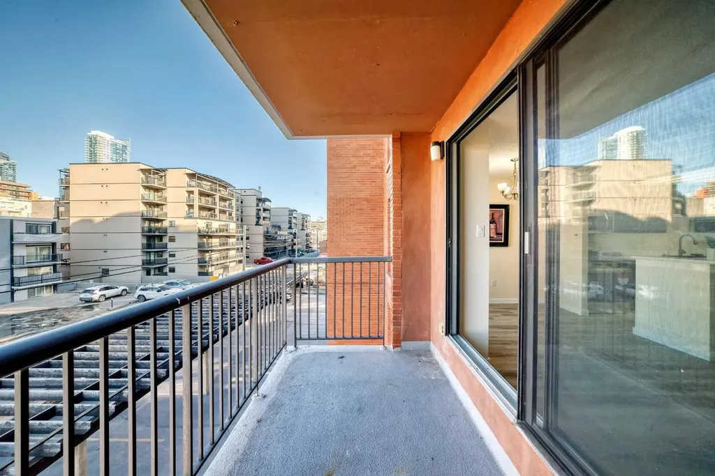 1334 14 Avenue SW Calgary AB T3C 0W2