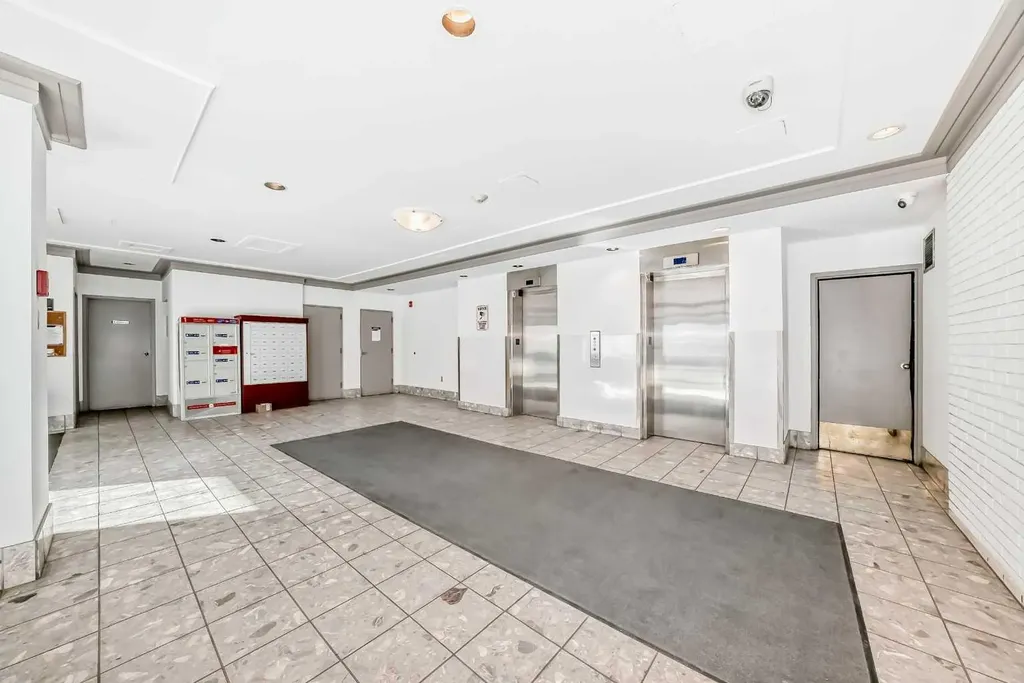 1334 14 Avenue SW Calgary AB T3C 0W2