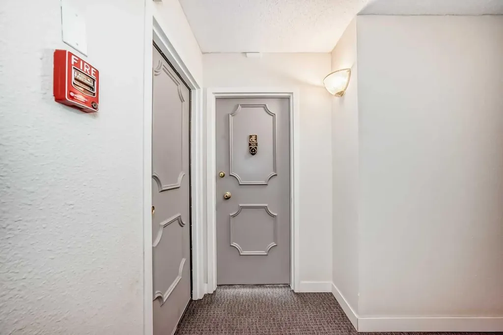 1334 14 Avenue SW Calgary AB T3C 0W2