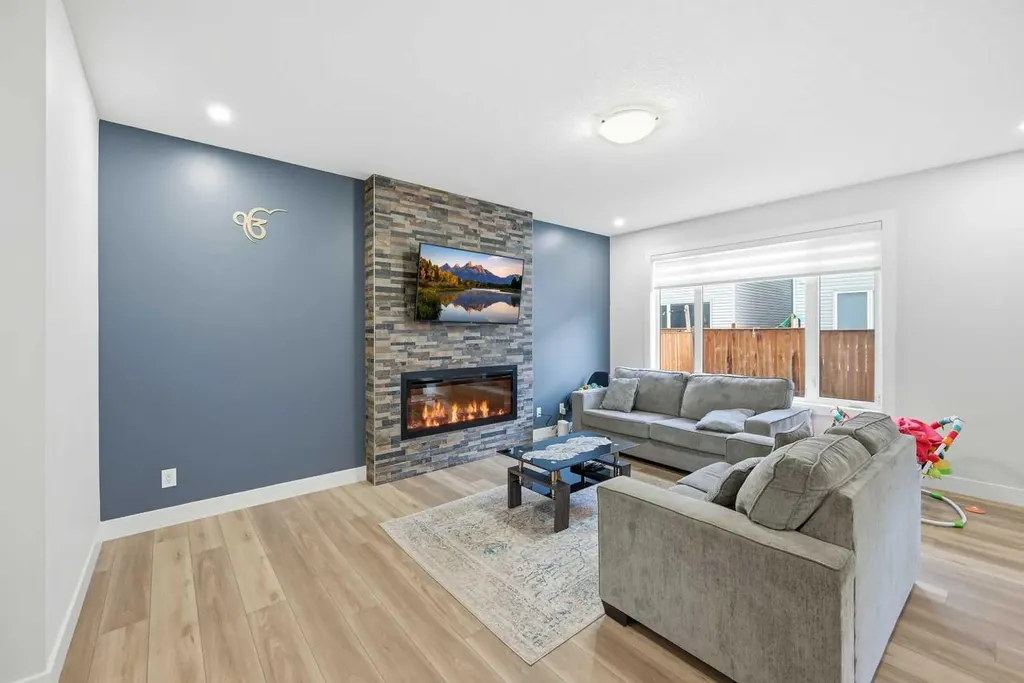 228 Carringham Road Calgary AB T3J 1V4