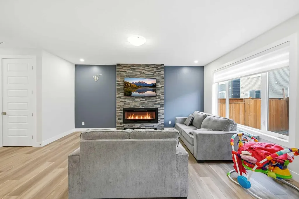 228 Carringham Road Calgary AB T3J 1V4