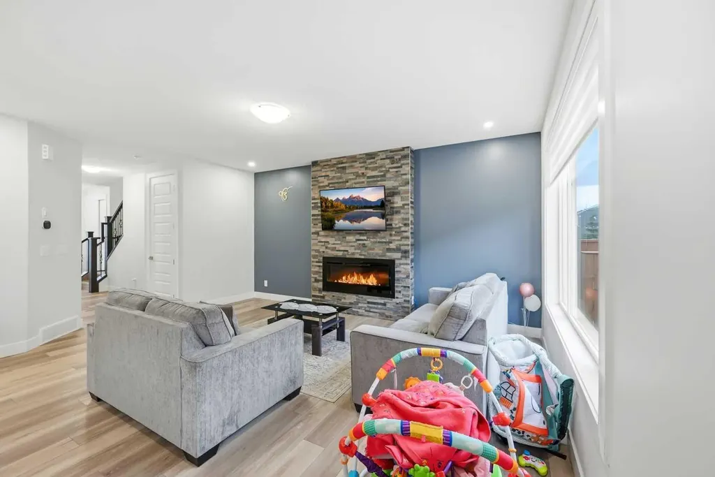228 Carringham Road Calgary AB T3J 1V4