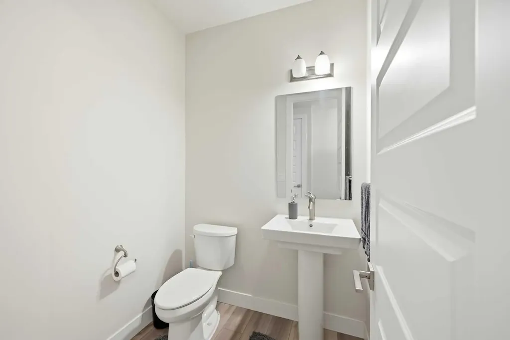 228 Carringham Road Calgary AB T3J 1V4