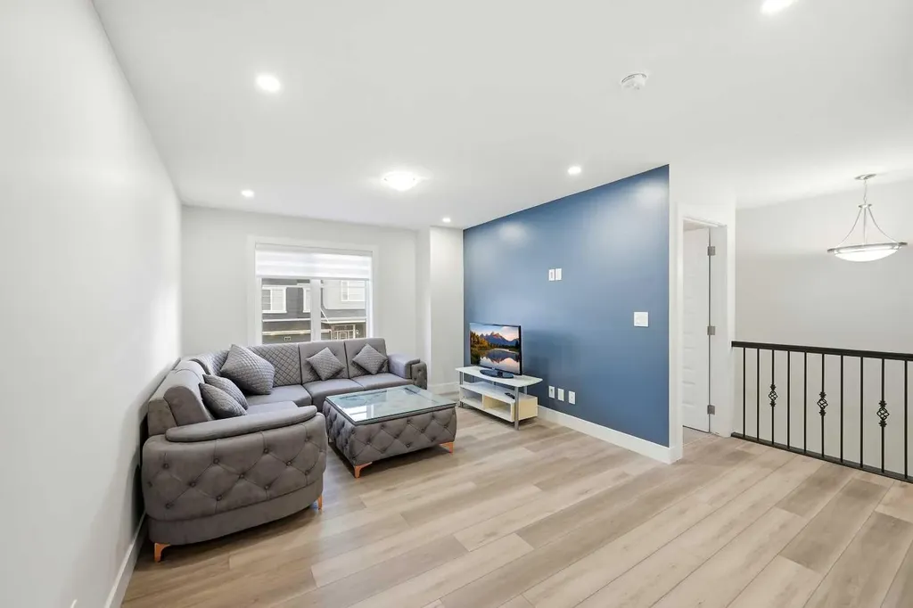 228 Carringham Road Calgary AB T3J 1V4