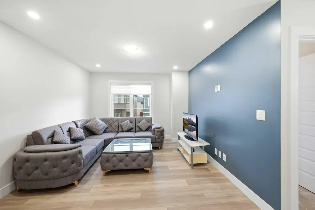 228 Carringham Road Calgary AB T3J 1V4