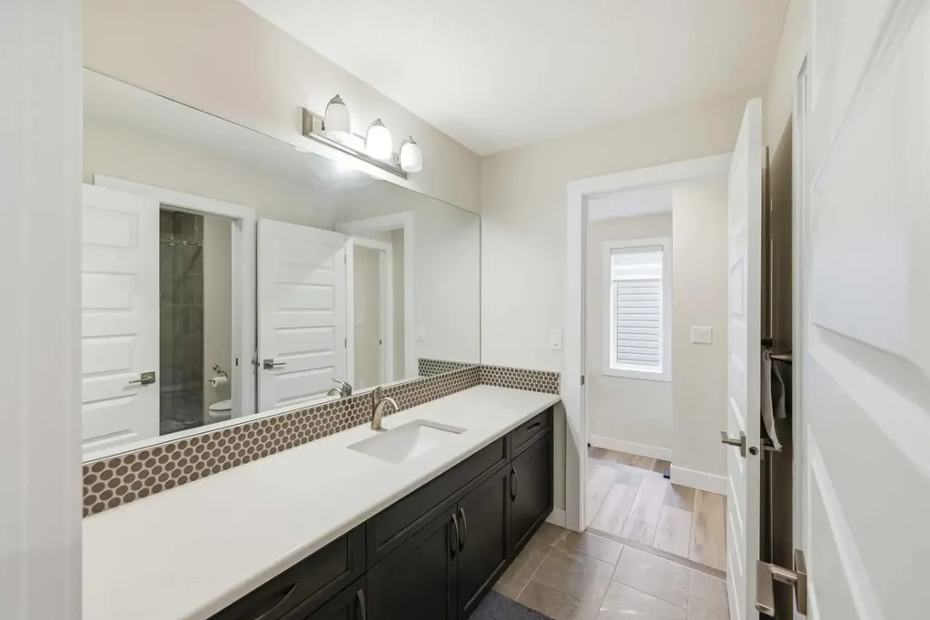 228 Carringham Road Calgary AB T3J 1V4