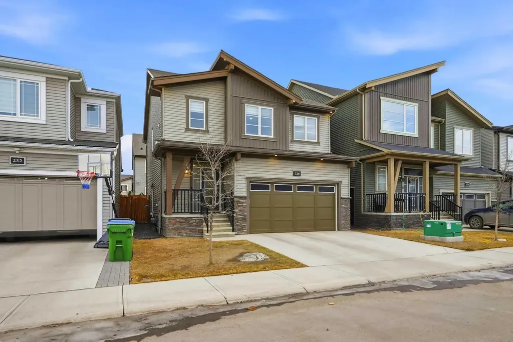 228 Carringham Road Calgary AB T3J 1V4
