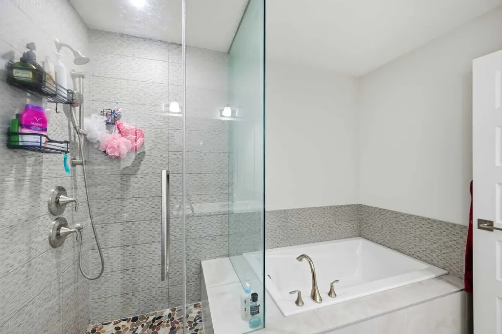 228 Carringham Road Calgary AB T3J 1V4