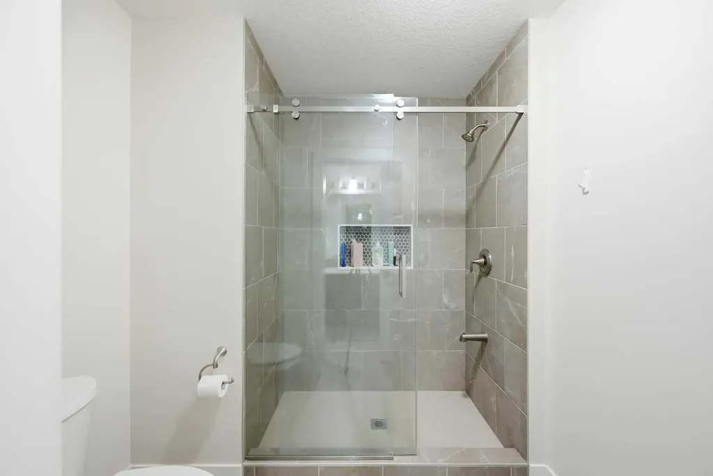 228 Carringham Road Calgary AB T3J 1V4