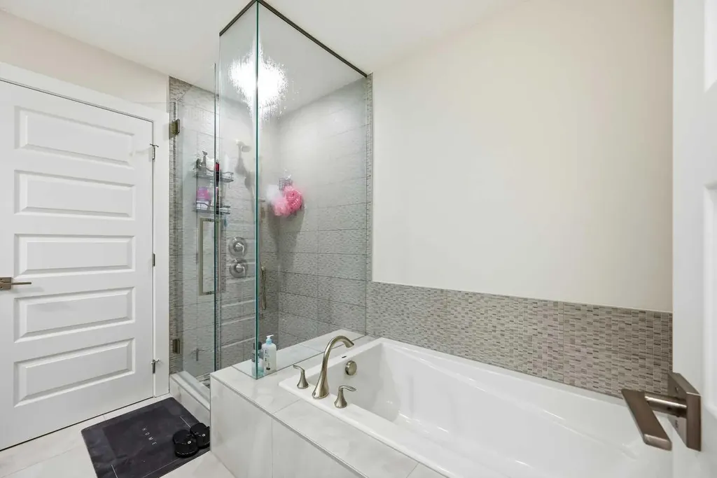 228 Carringham Road Calgary AB T3J 1V4