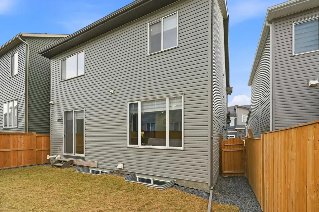 228 Carringham Road Calgary AB T3J 1V4