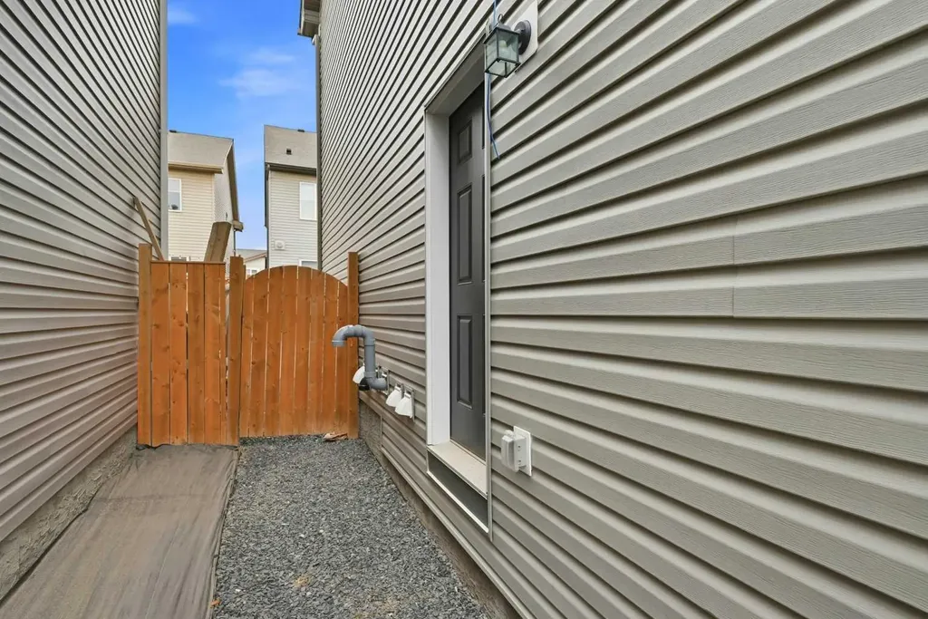 228 Carringham Road Calgary AB T3J 1V4