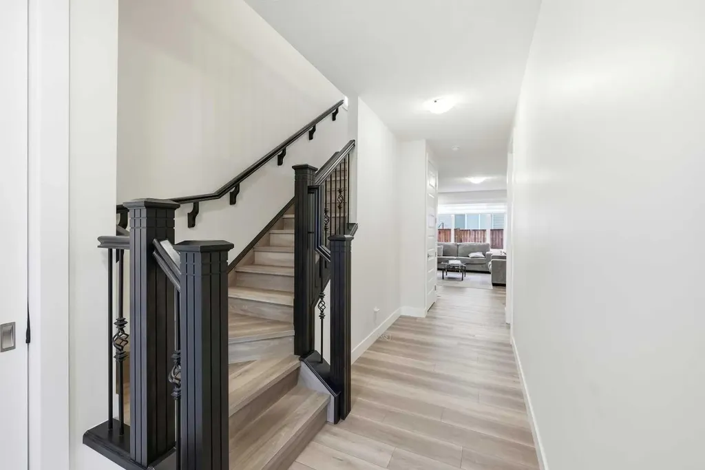 228 Carringham Road Calgary AB T3J 1V4