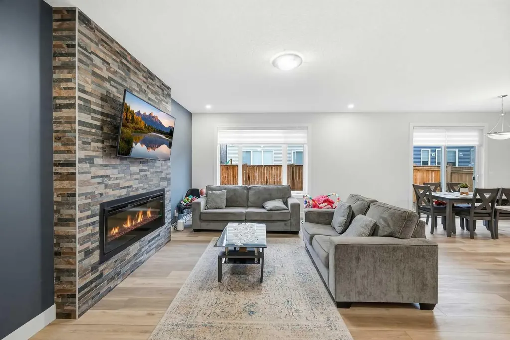 228 Carringham Road Calgary AB T3J 1V4