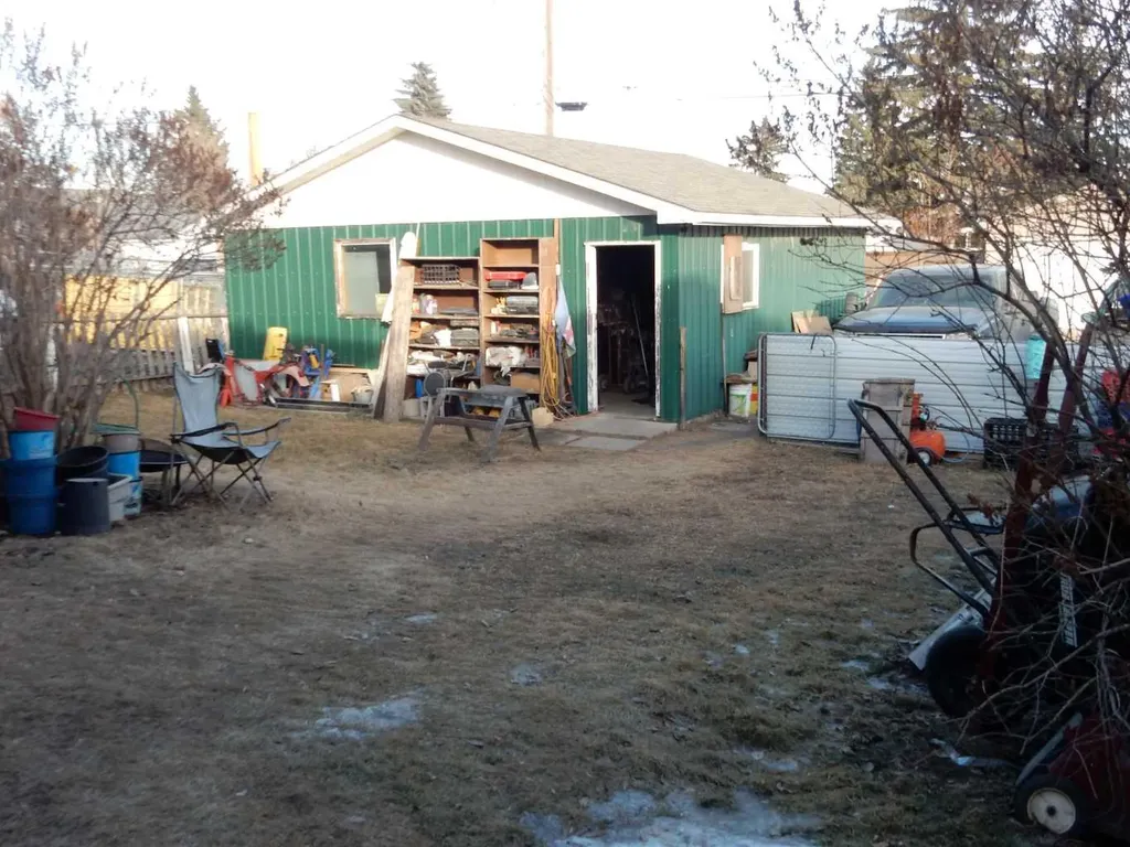 1330 34 Street SE Calgary AB T2A 0Z9