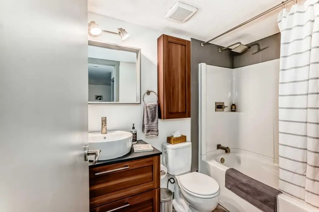 819 4a Street NE Calgary AB T2E3W3