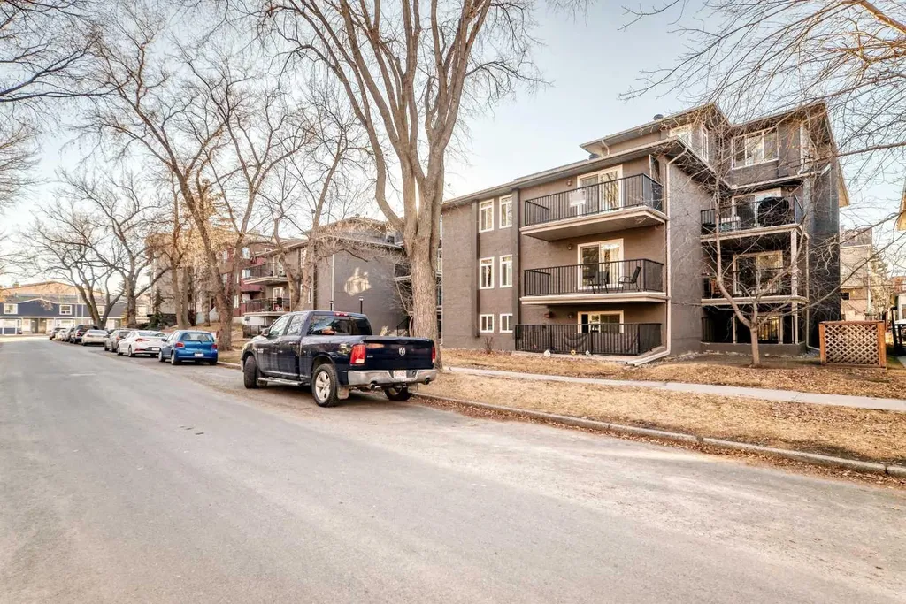 819 4a Street NE Calgary AB T2E3W3