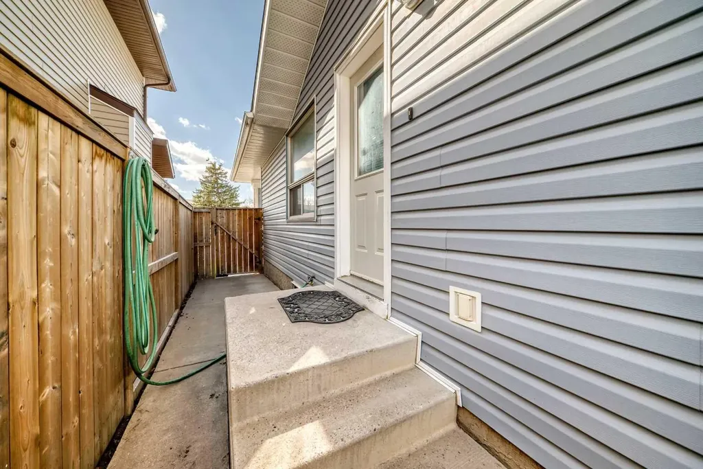 329 Martinwood Place NE Calgary AB T3J3H7