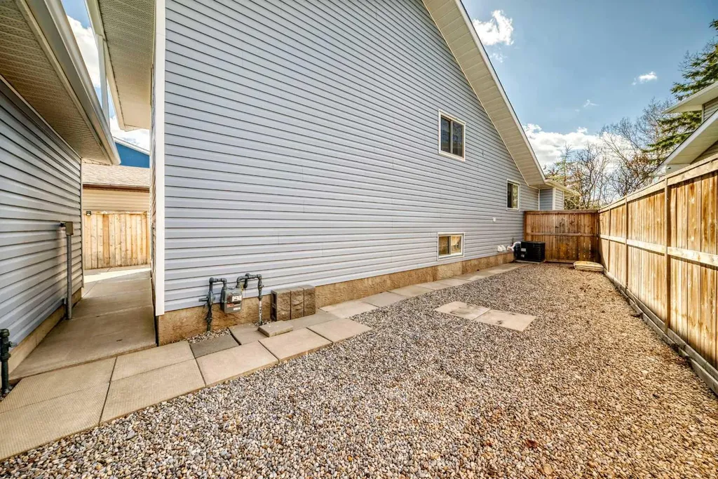 329 Martinwood Place NE Calgary AB T3J3H7