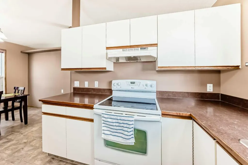 329 Martinwood Place NE Calgary AB T3J3H7