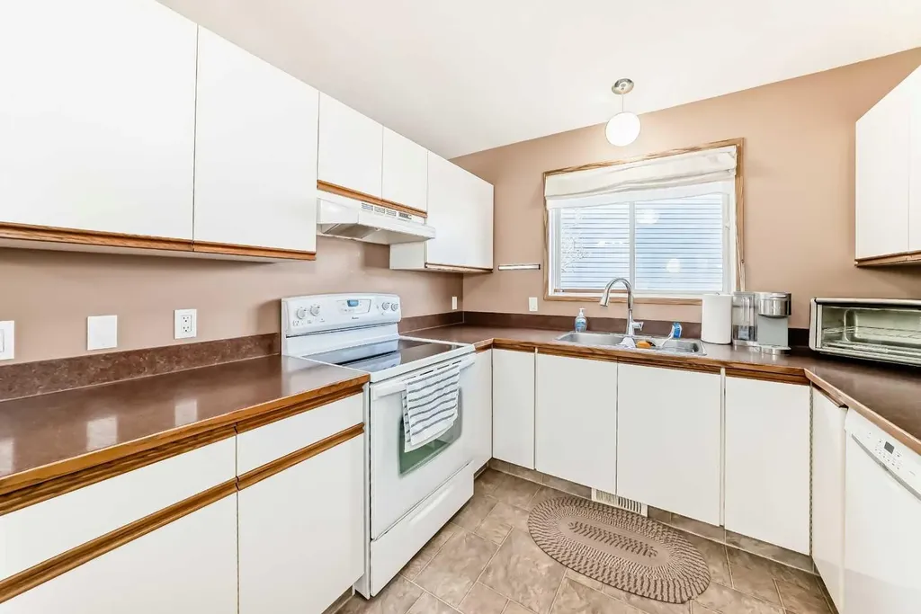 329 Martinwood Place NE Calgary AB T3J3H7