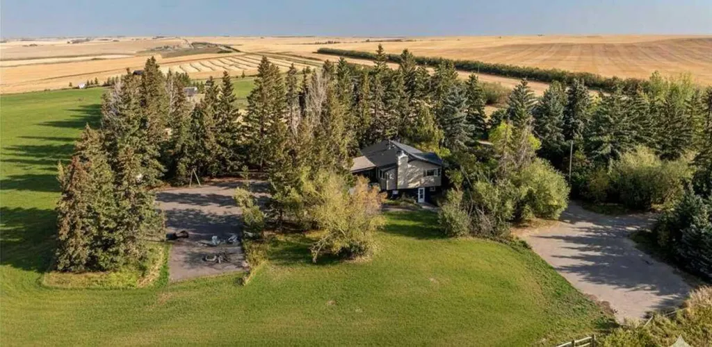 322060 Range Road 261 Rural Kneehill County AB T0M 2B0