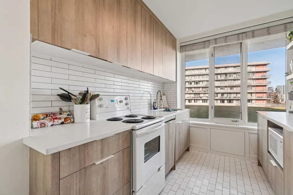 3316 Rideau Place SW Calgary AB T2S 1Z4
