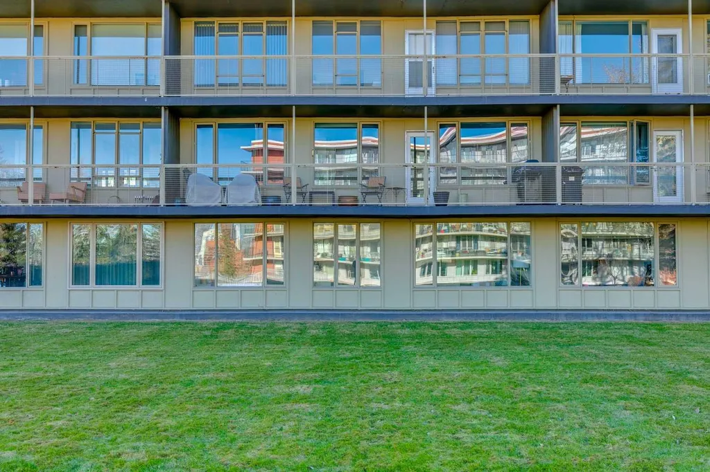 3316 Rideau Place SW Calgary AB T2S 1Z4