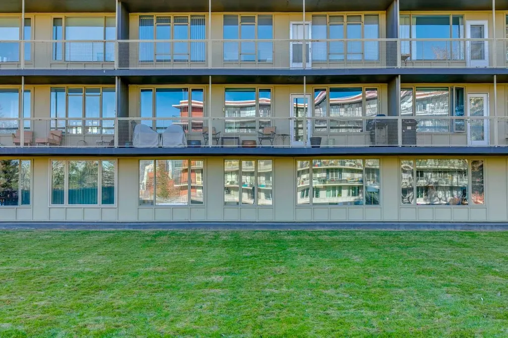 3316 Rideau Place SW Calgary AB T2S 1Z4