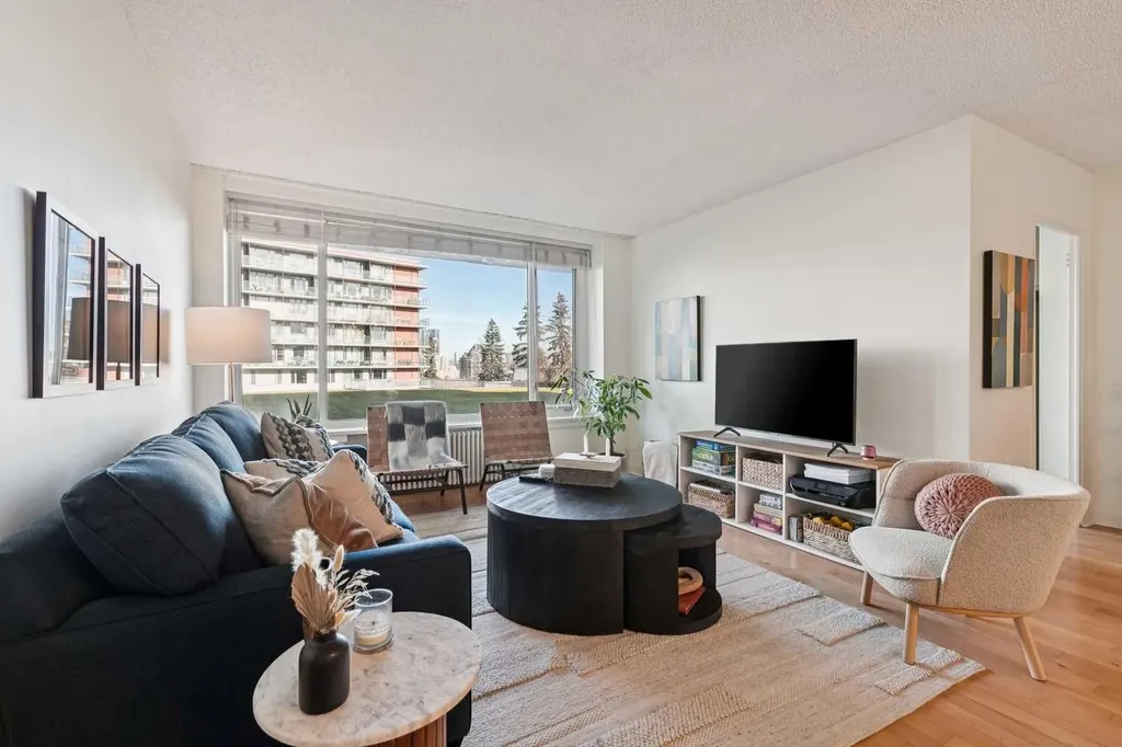 3316 Rideau Place SW Calgary AB T2S 1Z4
