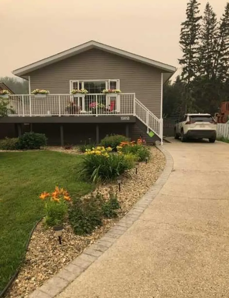 10818 92 Street Peace River AB T8S1P4