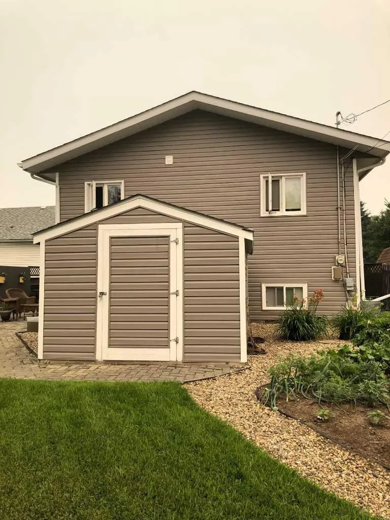10818 92 Street Peace River AB T8S1P4