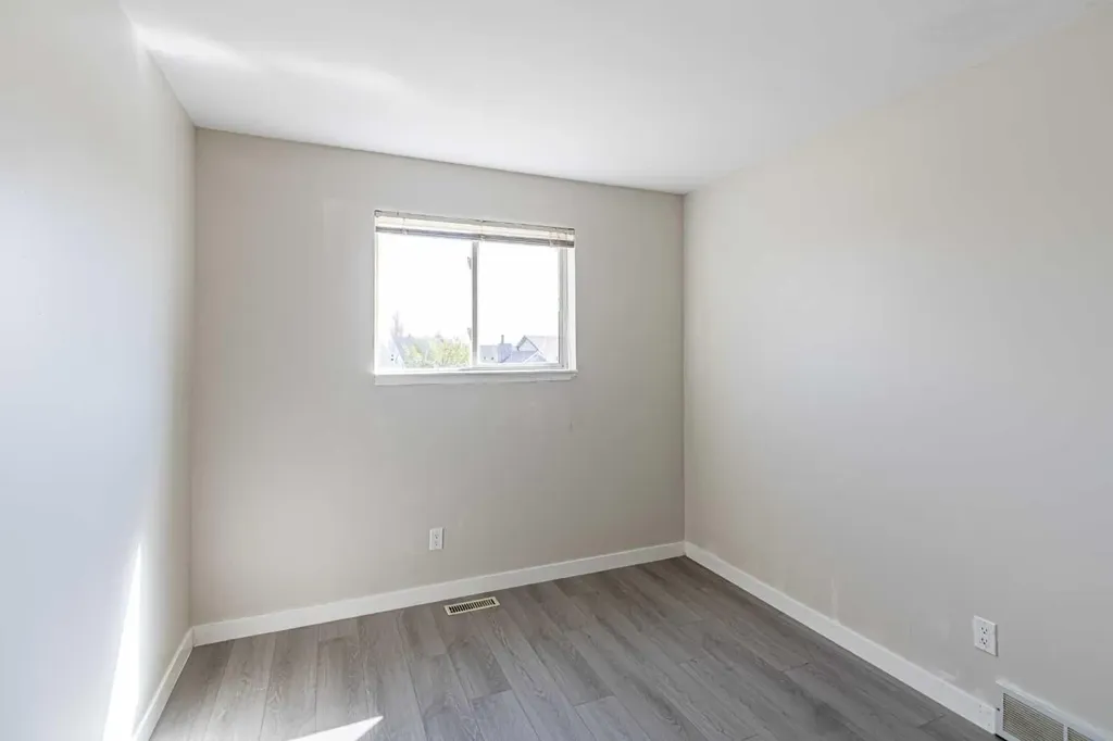 165 Sandpiper Lane NW Calgary AB T3K4L7