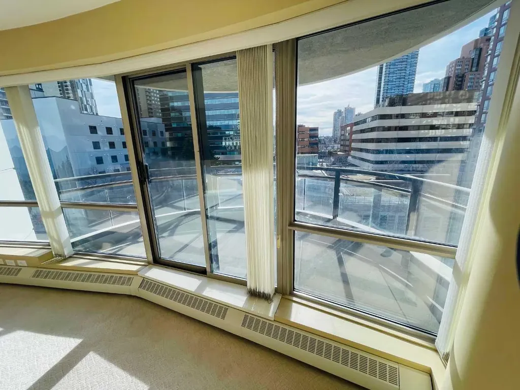 1078 6 Avenue SW Calgary AB T2P5N6