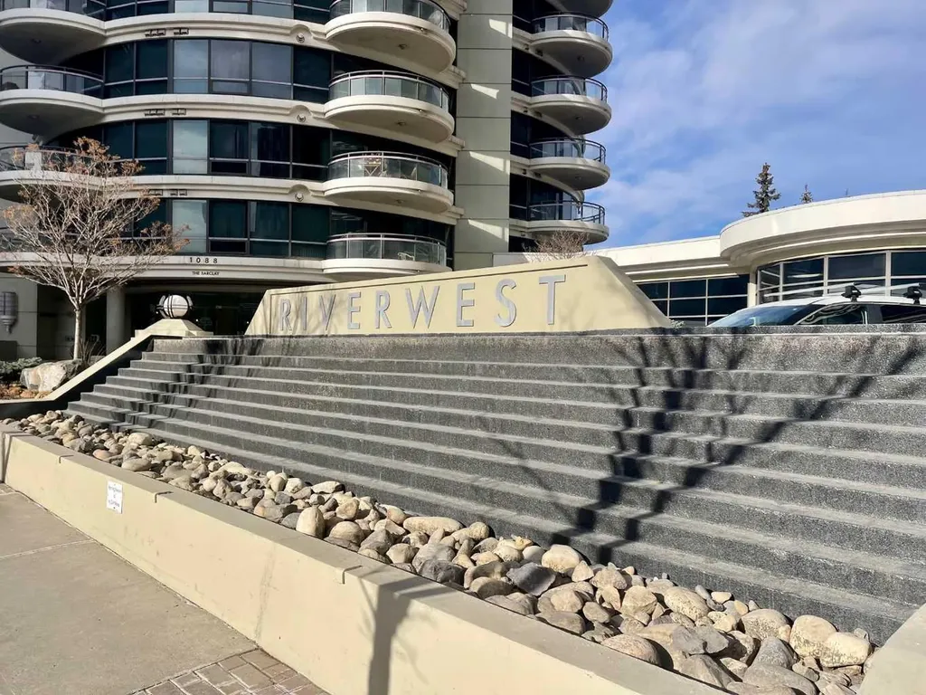 1078 6 Avenue SW Calgary AB T2P5N6