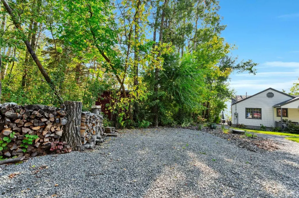 79 Birchcliff Road Birchcliff AB T4S 1R6