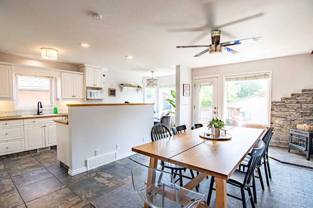 5008 41 Street Sylvan Lake AB T4S1B9