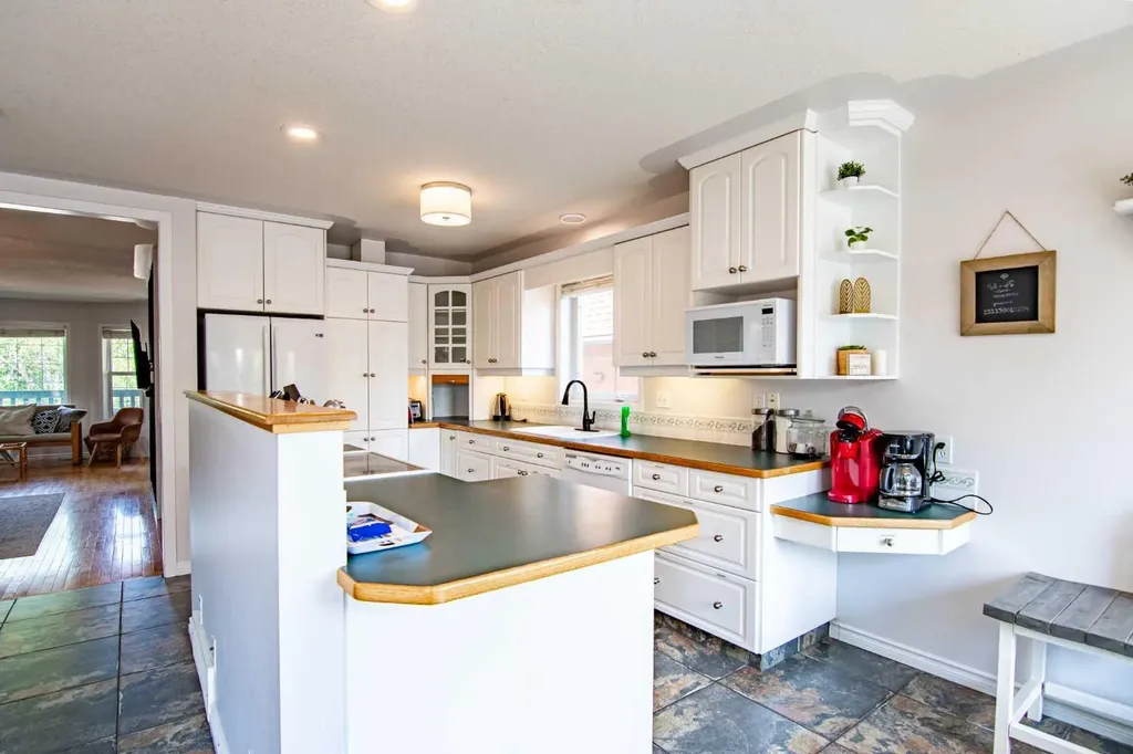 5008 41 Street Sylvan Lake AB T4S1B9