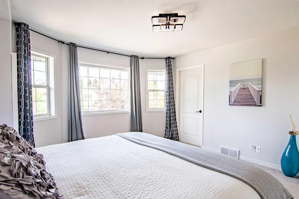 5008 41 Street Sylvan Lake AB T4S1B9