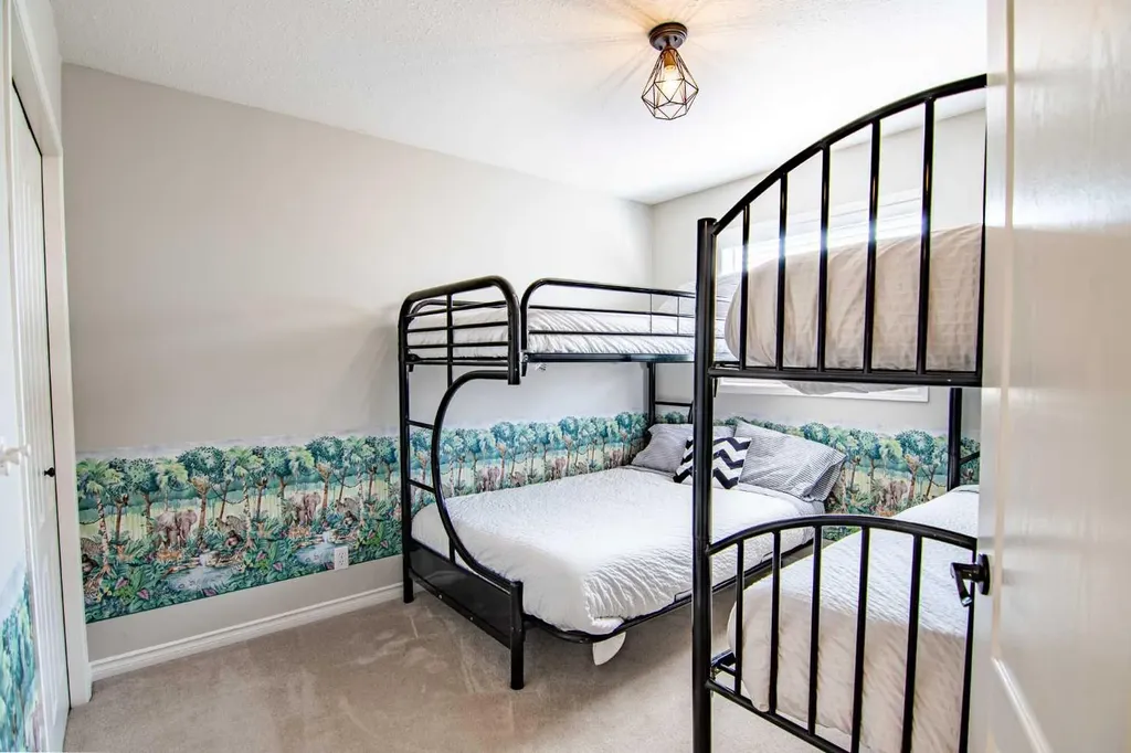 5008 41 Street Sylvan Lake AB T4S1B9