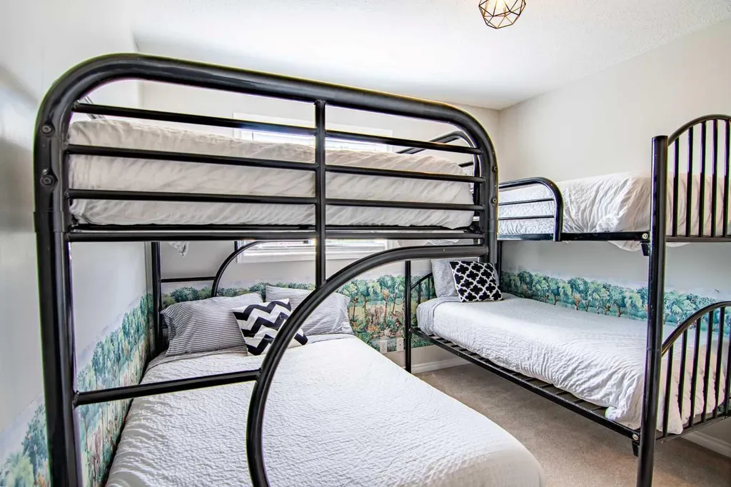 5008 41 Street Sylvan Lake AB T4S1B9