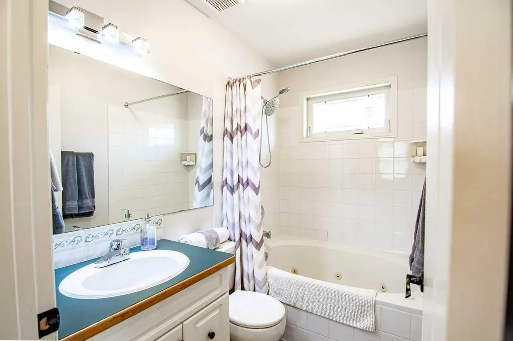 5008 41 Street Sylvan Lake AB T4S1B9