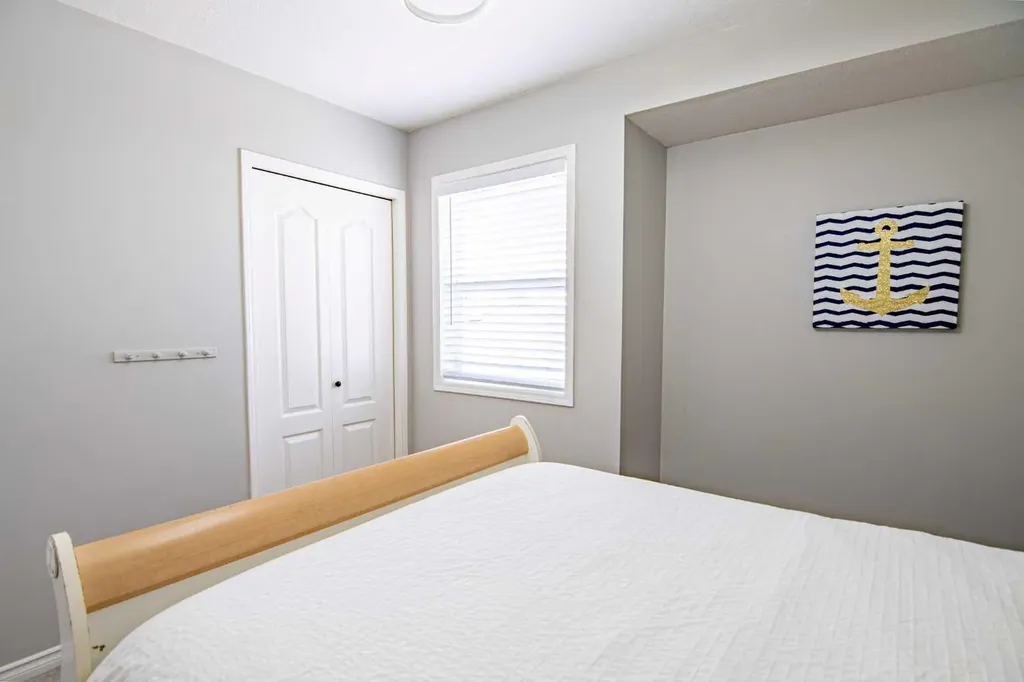 5008 41 Street Sylvan Lake AB T4S1B9