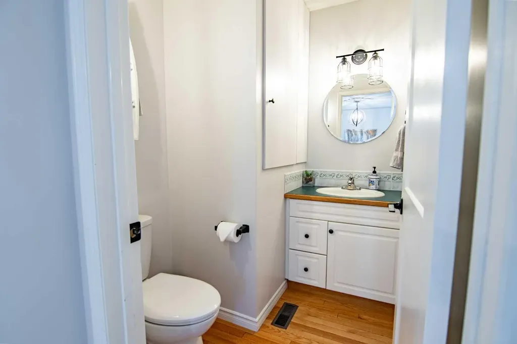 5008 41 Street Sylvan Lake AB T4S1B9