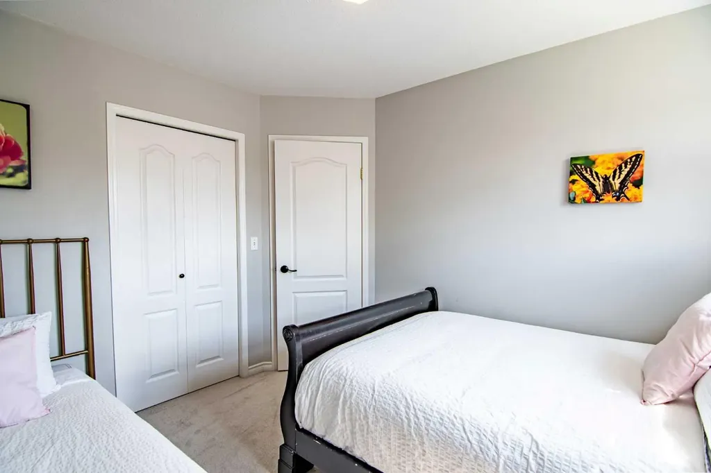 5008 41 Street Sylvan Lake AB T4S1B9