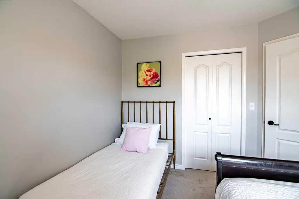5008 41 Street Sylvan Lake AB T4S1B9