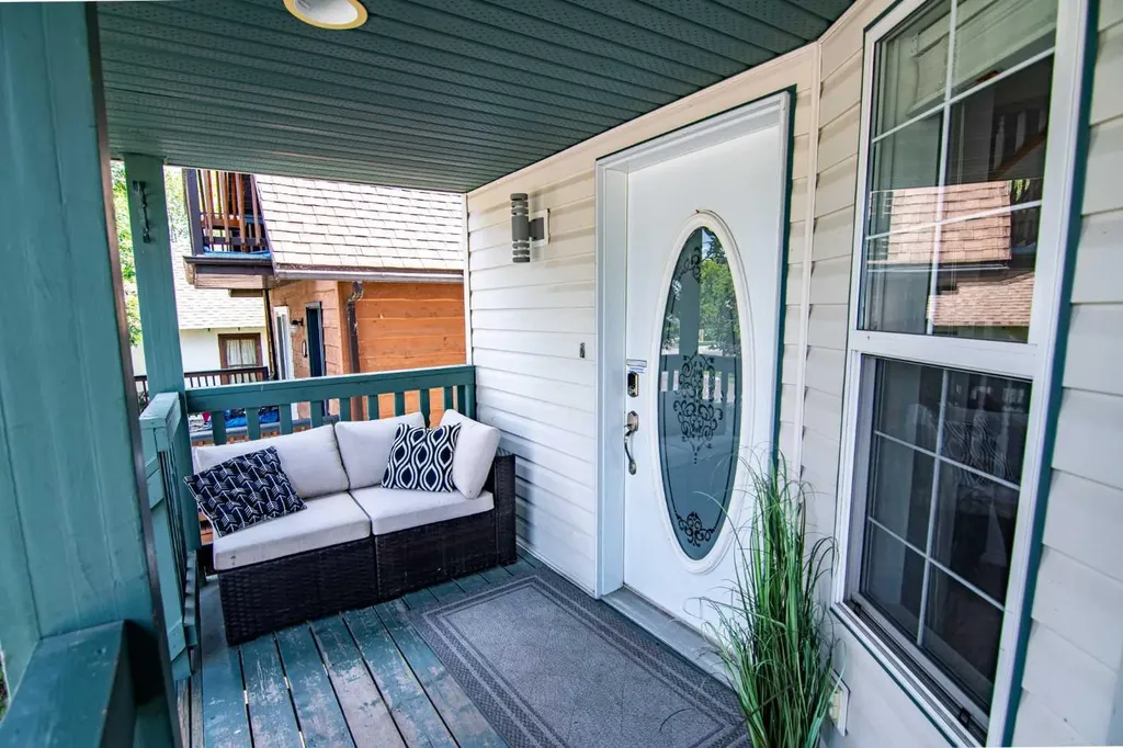 5008 41 Street Sylvan Lake AB T4S1B9