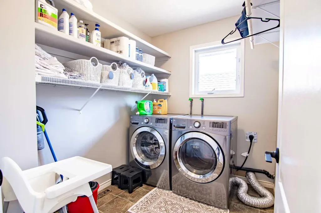 5008 41 Street Sylvan Lake AB T4S1B9