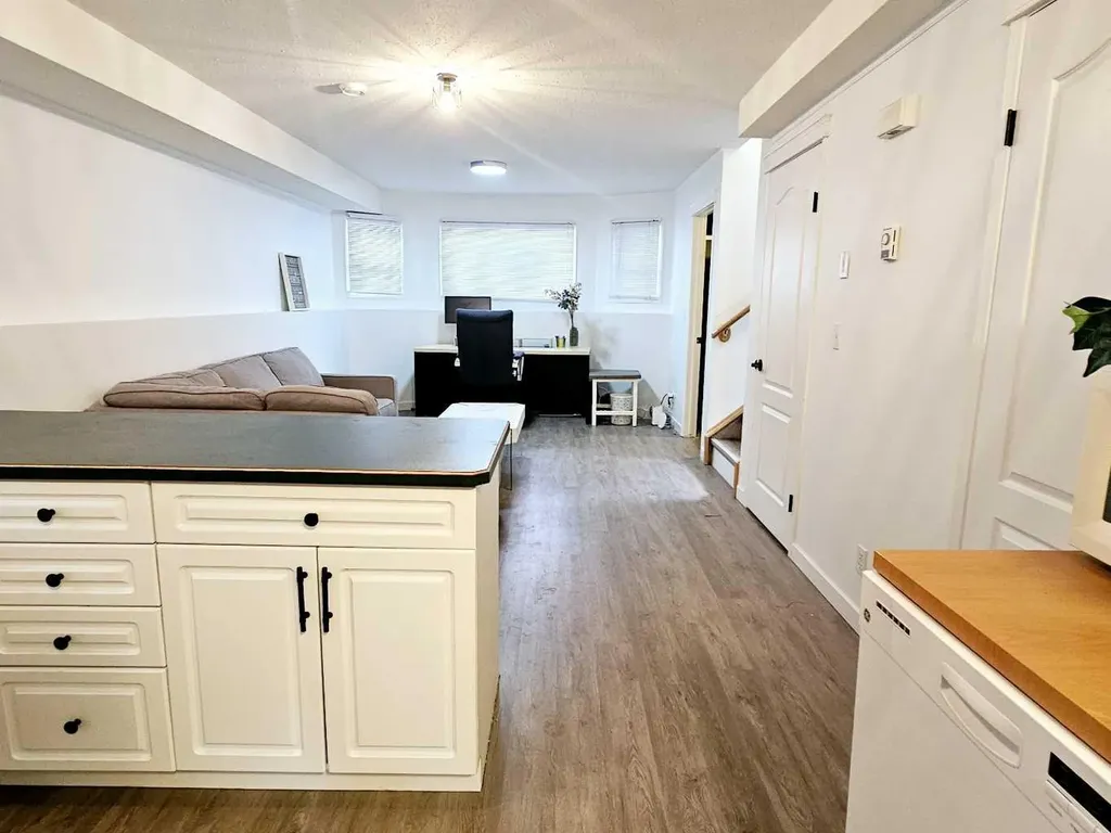 5008 41 Street Sylvan Lake AB T4S1B9