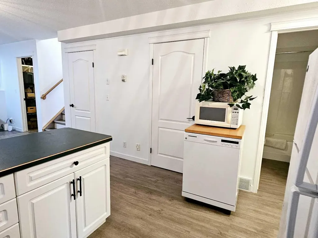 5008 41 Street Sylvan Lake AB T4S1B9